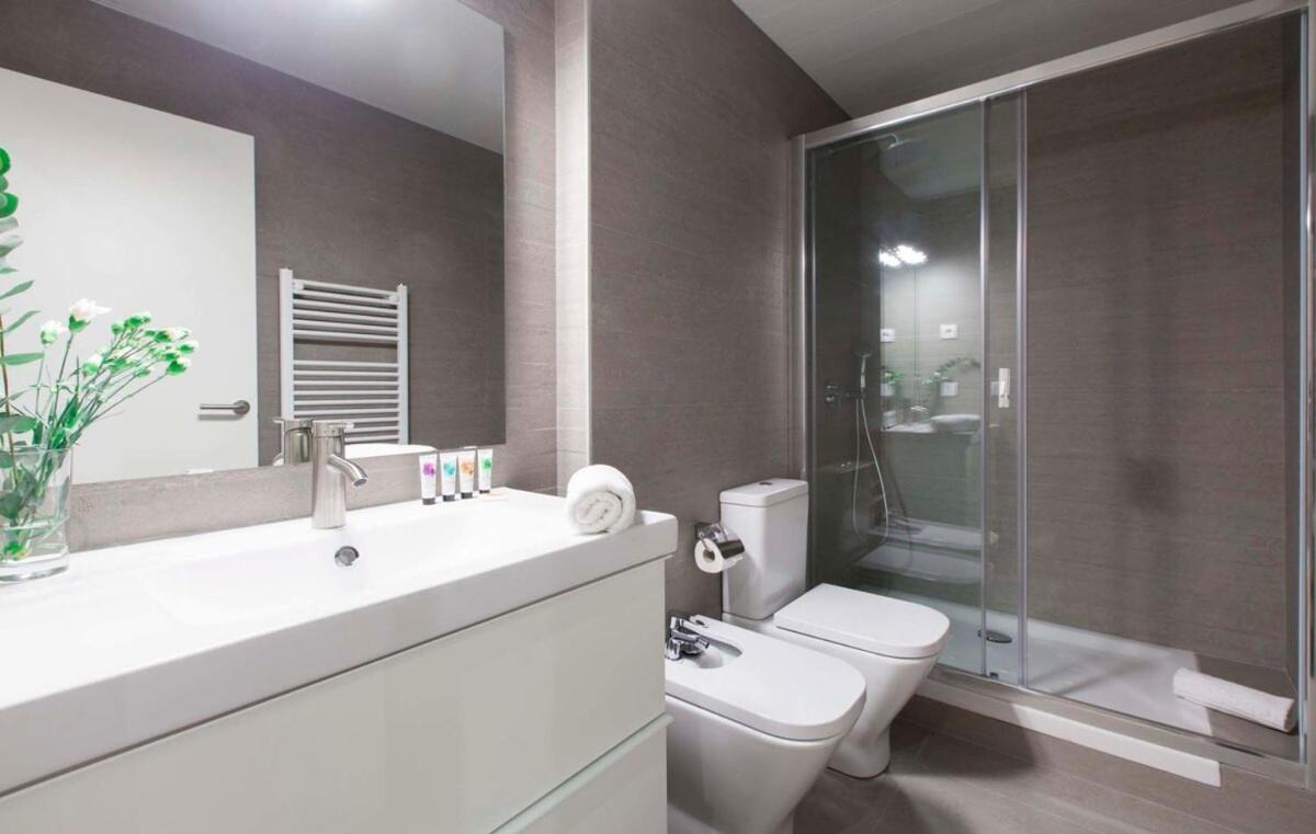 Perfectly Located 4Bed 4Bath Apartment In Barcelona 3 1 Екстериор снимка