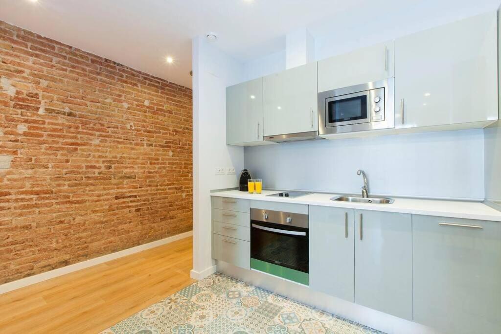Perfectly Located 4Bed 4Bath Apartment In Barcelona 3 1 Екстериор снимка