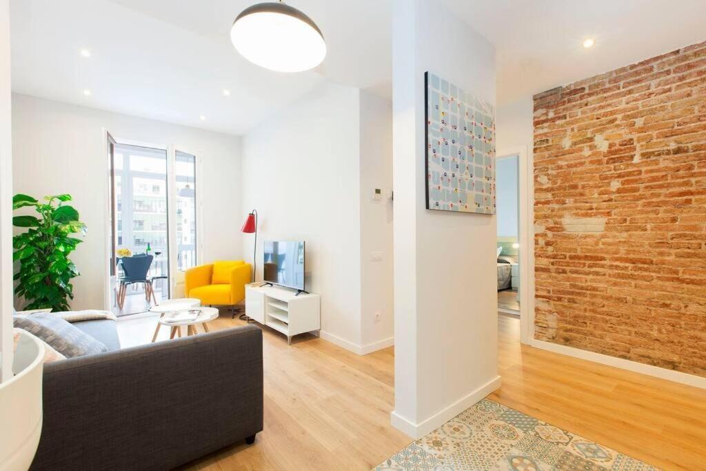 Perfectly Located 4Bed 4Bath Apartment In Barcelona 3 1 Екстериор снимка