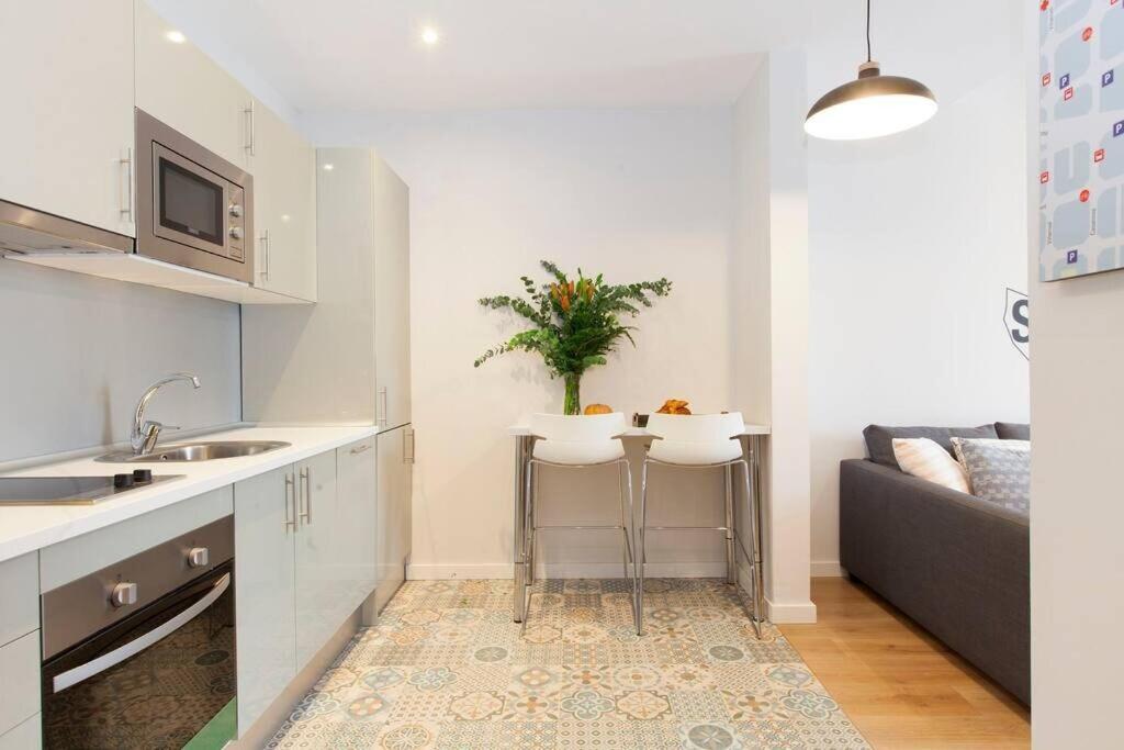 Perfectly Located 4Bed 4Bath Apartment In Barcelona 3 1 Екстериор снимка