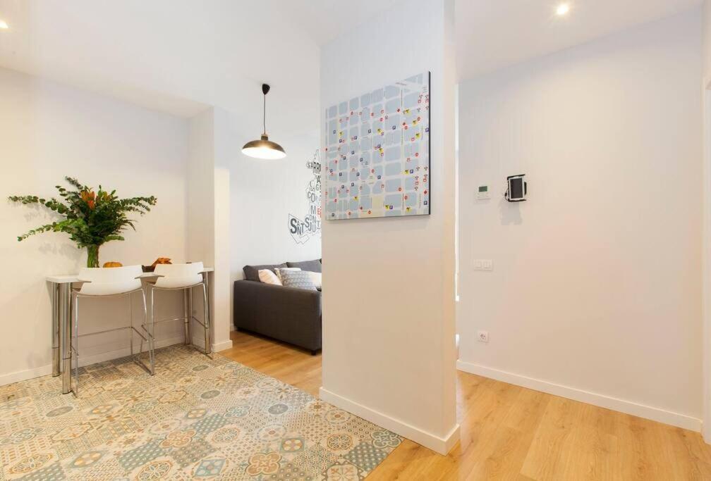Perfectly Located 4Bed 4Bath Apartment In Barcelona 3 1 Екстериор снимка