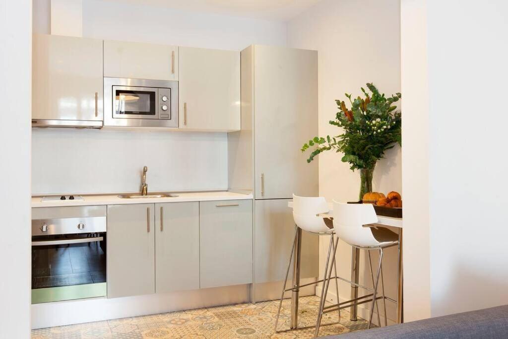 Perfectly Located 4Bed 4Bath Apartment In Barcelona 3 1 Екстериор снимка